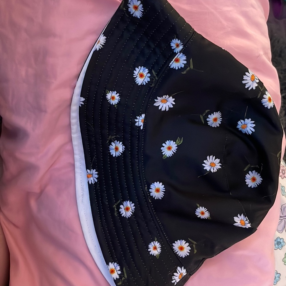 alice+olivia by Stacey Bendet Daisy Print Bucket Hat